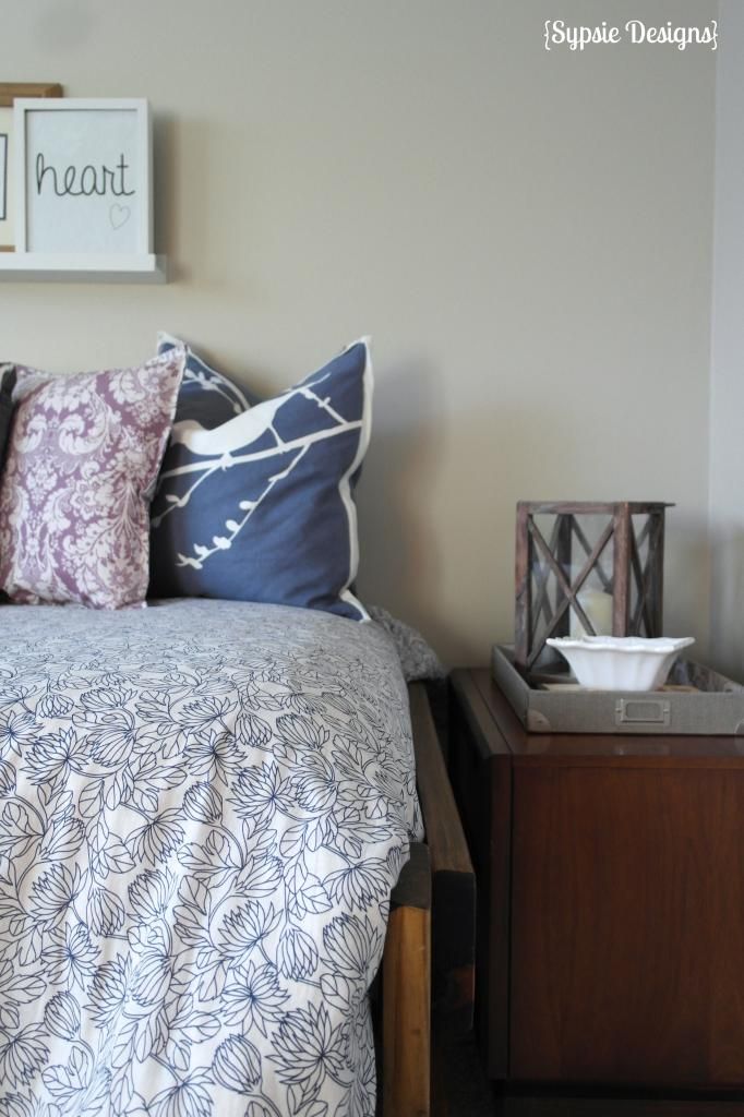 Indigo and orchid guest bedroom photo 