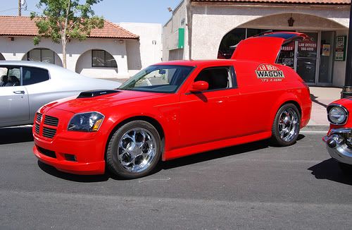 lil-red-wagon-dodge-magnum-hemi-01.jpg