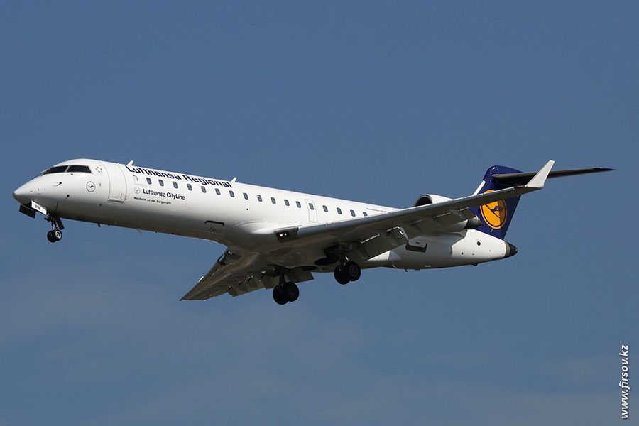  photo CRJ-701_D-ACPR_Lufthansa_Regional_zpsc5222684.jpg