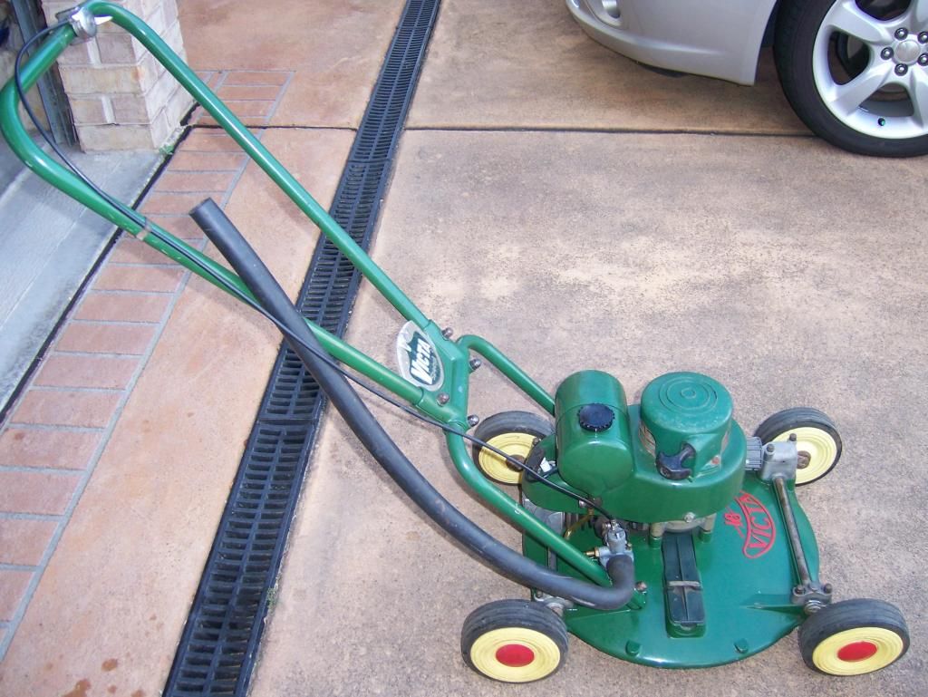 [Linked Image from i969.photobucket.com]