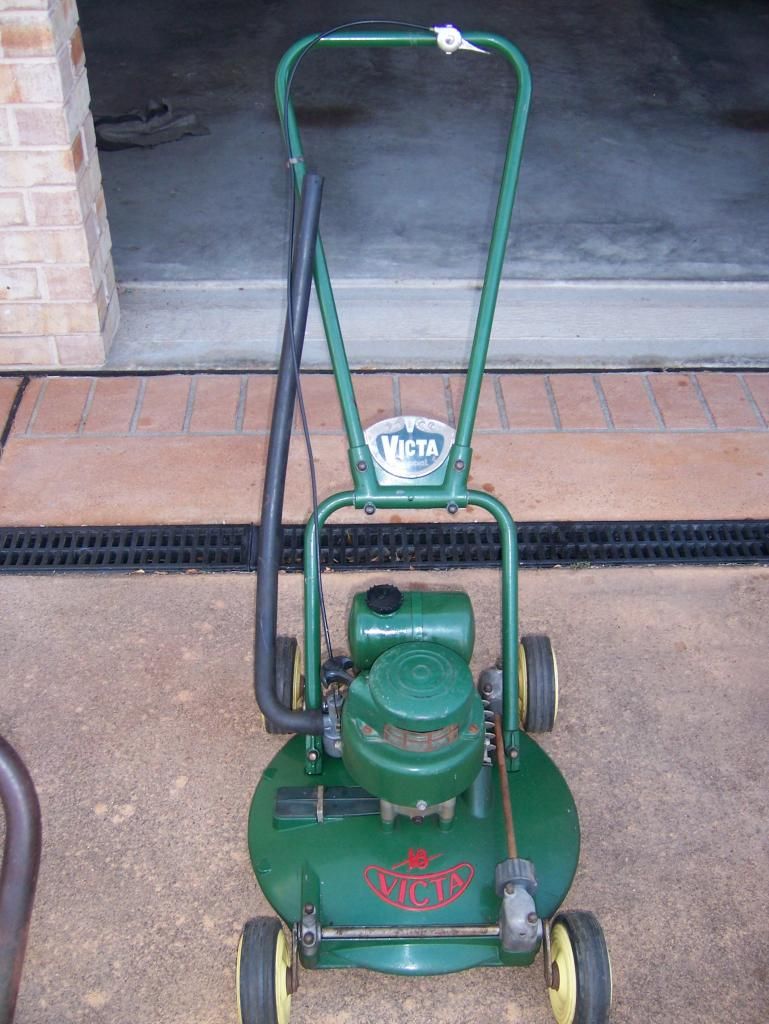 [Linked Image from i969.photobucket.com]