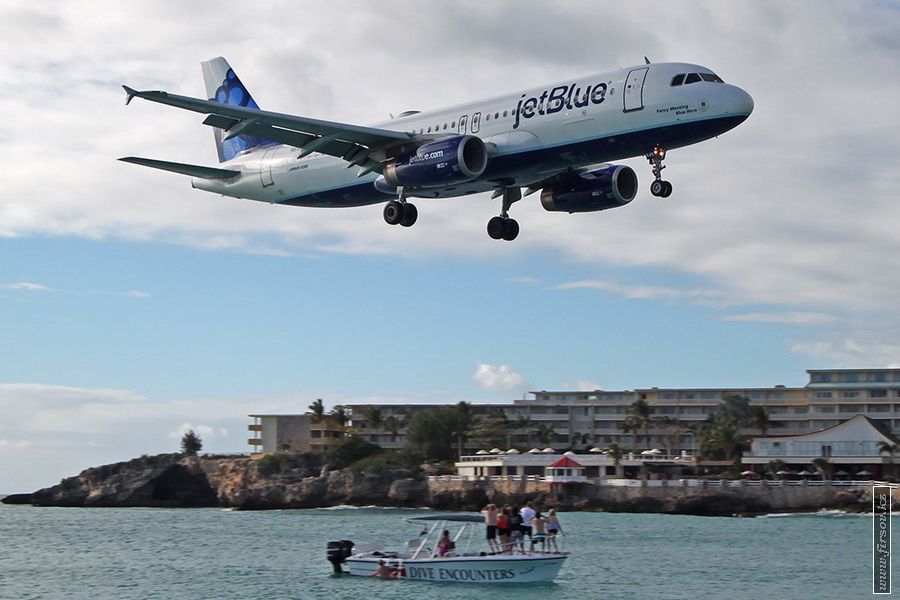 photo A-320_N649JB_JetBlue_Airways_1_SXM_for_zpse3326c5b.jpg