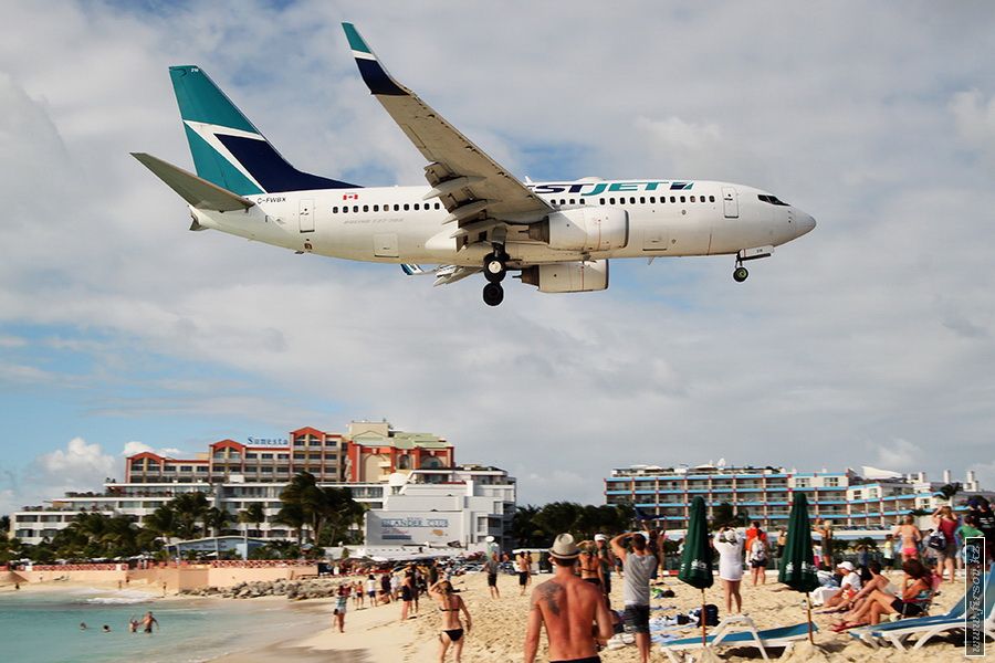 photo B-737_C-FWBX_WestJet_3_SXM_for_zps8191ad9a.jpg